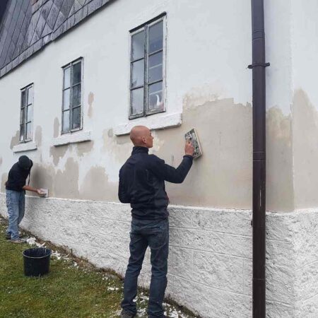Provádíme zednické opravy fasády domu